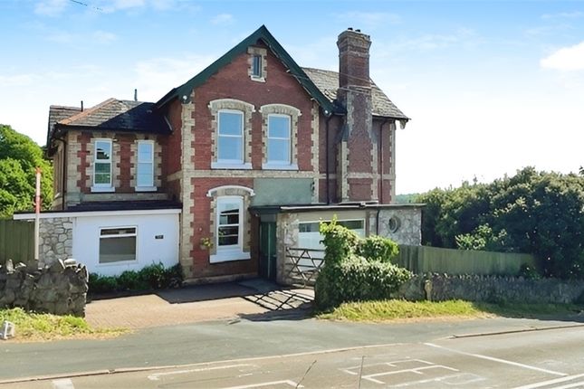 5 bed detached house