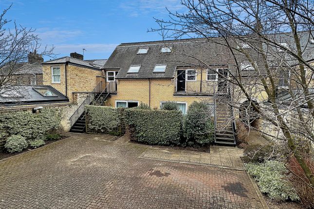 Sturton Street, Cambridge CB1 2 bed flat for sale