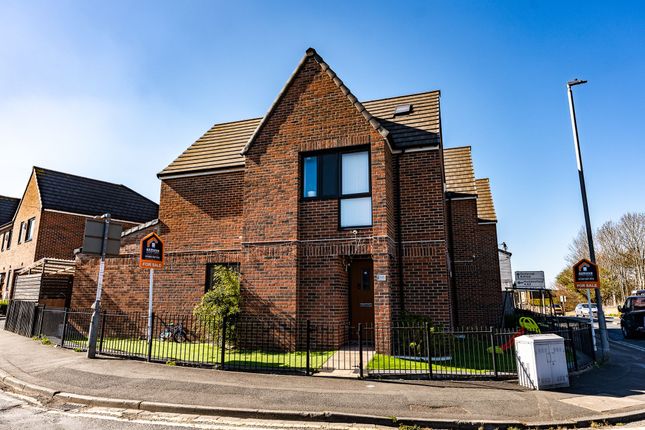 Leeds Old Road, Batley, WF17 4 bed semi
