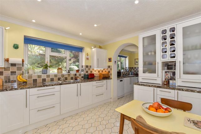 5 bed detached house