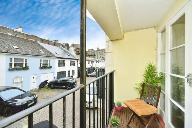 2 bedroom mews property for sale