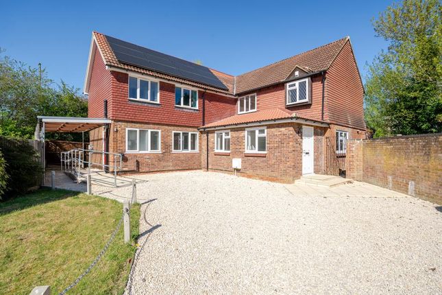 Woking,  Surrey,  GU21 6 bed detached house for sale