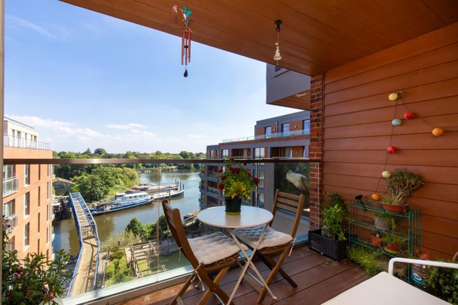 Malthouse Court, Brentford 3 bed flat for sale