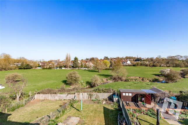 Longfields, Ongar, Essex, CM5 3 bed semi