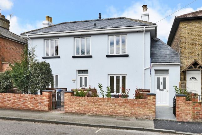Victoria Road, Kingston Upon Thames KT1 3 bed maisonette for sale