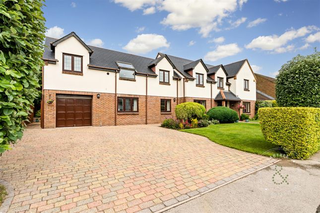 6 bed detached house