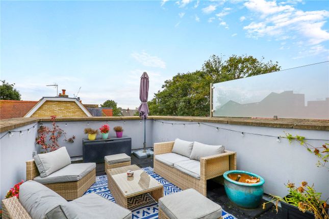 Uxbridge Road, London, W3 2 bed apartment for sale