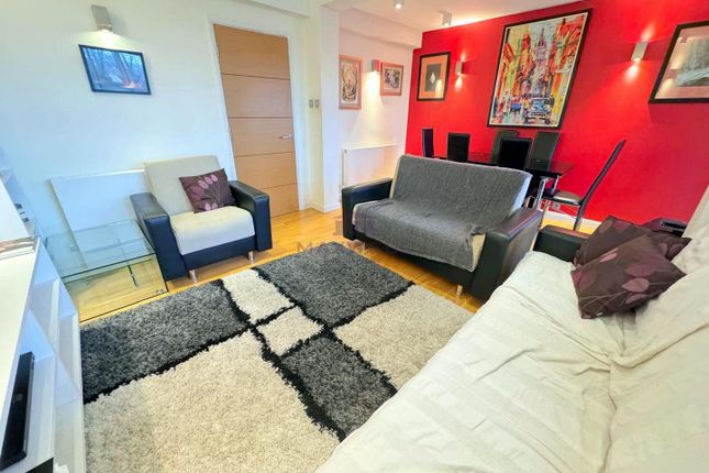 Finchley Road, London NW11 3 bed flat for sale