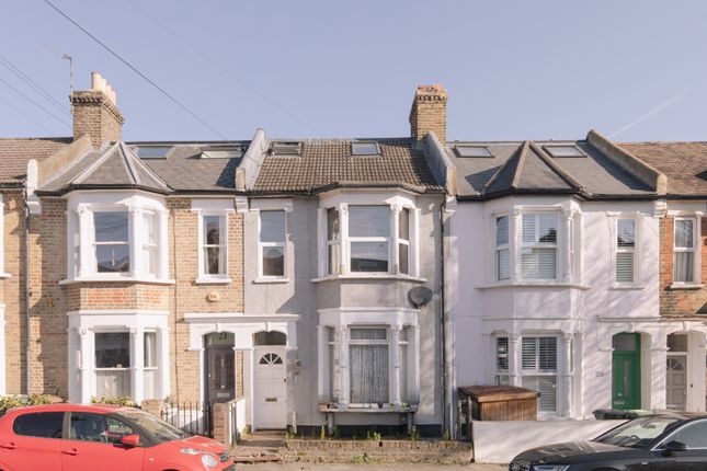 3 bedroom flat for sale