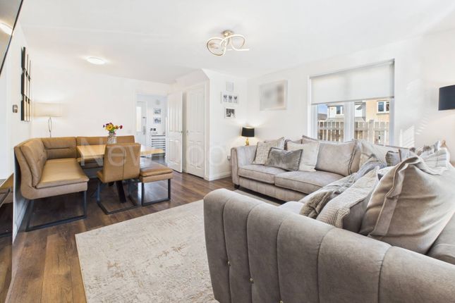 3 bed detached house