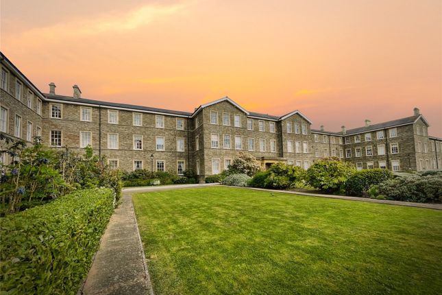 3 bedroom flat for sale