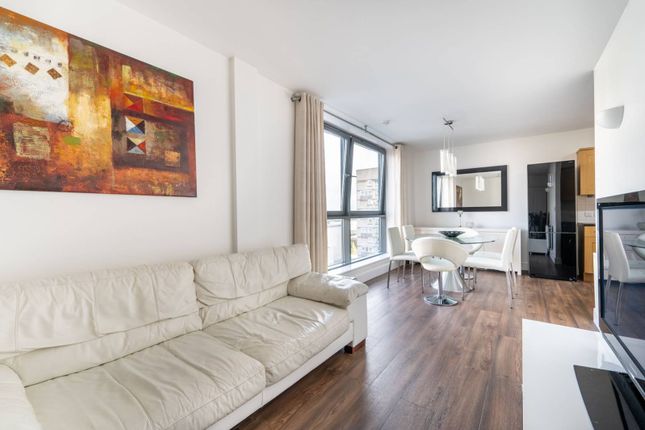 Station Grove, Wembley, HA0 2 bed flat for sale
