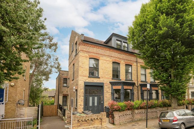 Adolphus Road, London, N4 3 bed flat for sale