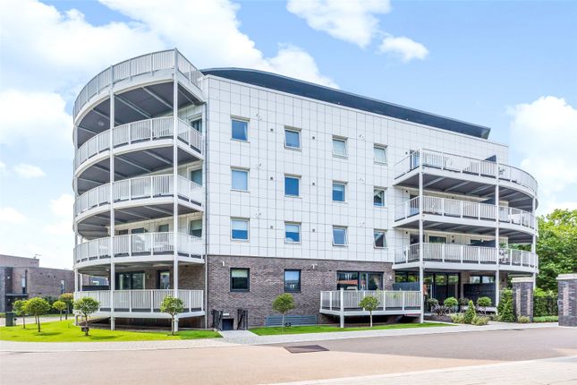 3 bedroom flat for sale