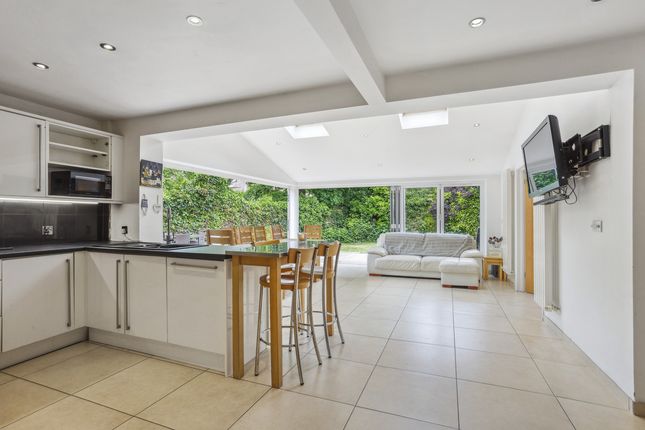 4 bedroom link detached house for sale