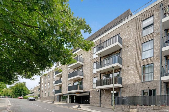 Hermitage Lane, London NW2 2 bed flat for sale