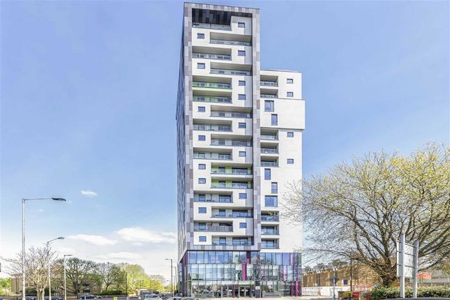 Rotherhithe New Road, London SE16 2 bed flat for sale