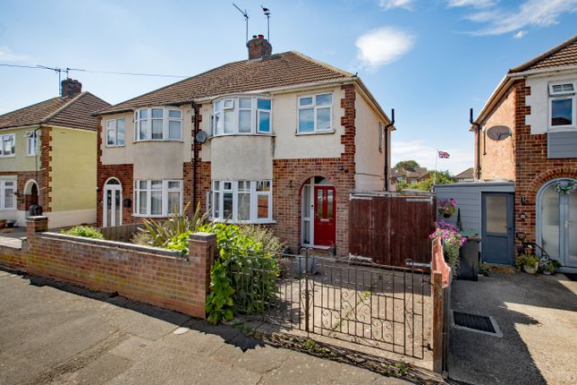 Hayden Avenue, Finedon, NN9 3 bed semi