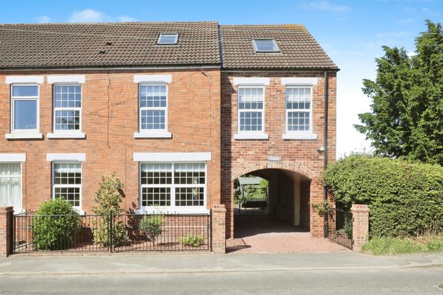 5 bedroom semi-detached house for sale