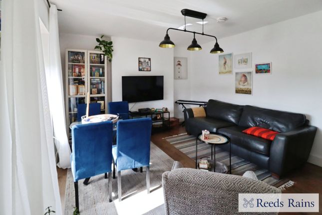 Lindfield Road, Romford RM3 3 bed apartment for sale