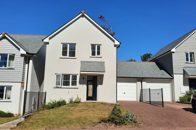 3 bedroom link detached house for sale