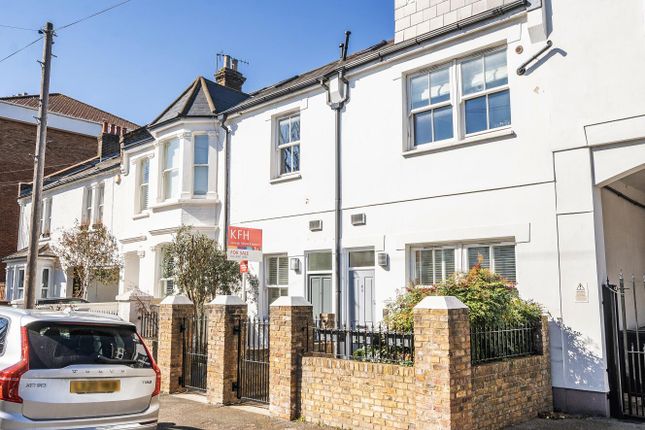 Reynolds Road, Chiswick, London, W4 2 bed flat for sale
