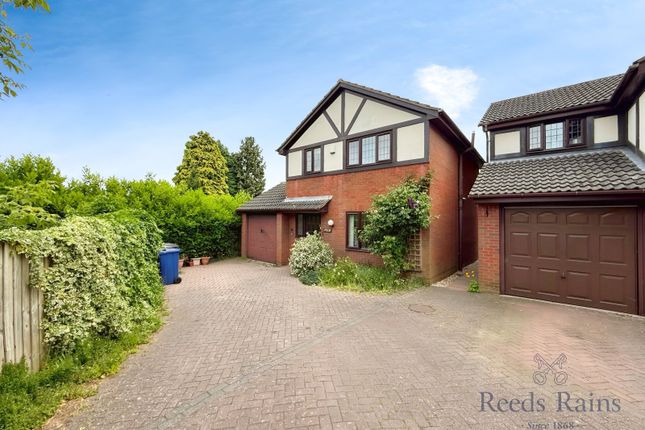 Thistleberry Avenue, Staffordshire ST5 3 bed detached house for sale