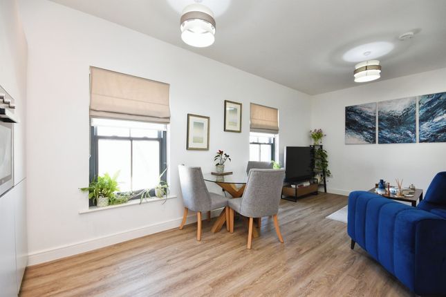 2 bedroom flat for sale