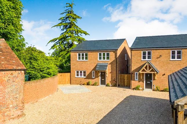 White Horse Lane, Whitchurch 3 bed detached house for sale