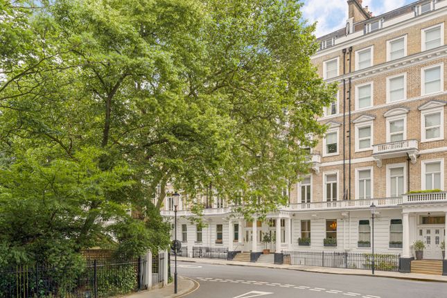 Queen's Gate Gardens, London SW7 3 bed flat for sale