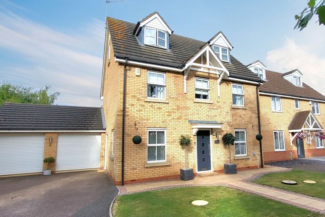 5 bedroom detached house for sale