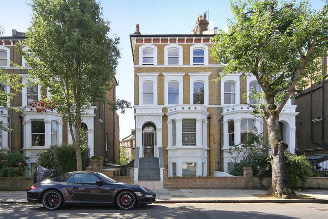 St Quintin Avenue, London, W10 2 bed flat for sale