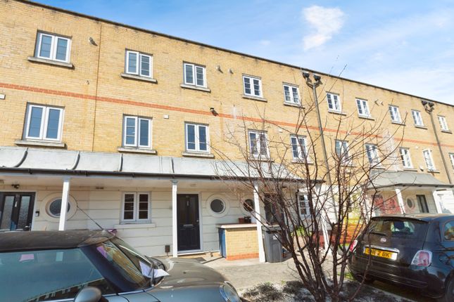 3 bedroom town house for sale