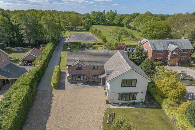 5 bed detached house
