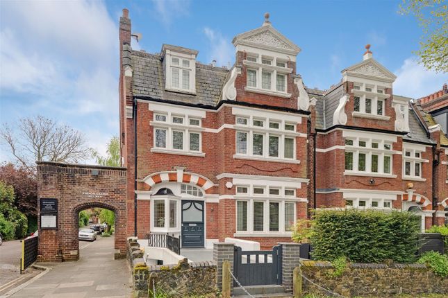 3 bedroom flat for sale