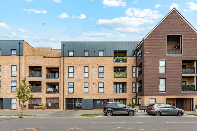Royal Anglian Way, Dagenham, RM8 1 bed apartment for sale