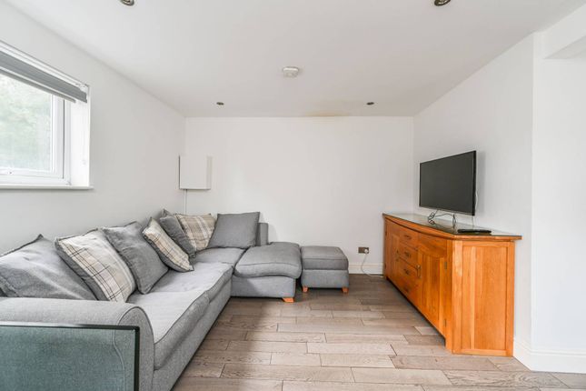 Kennington Lane, Kennington, London... 1 bed flat for sale