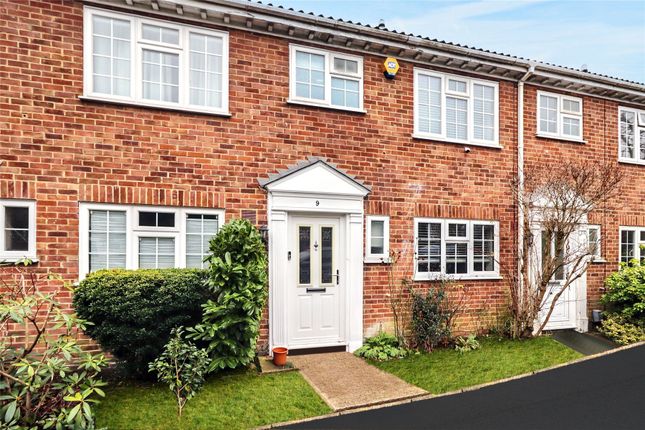 Hanover Court, Surrey GU22 3 bed terraced house for sale