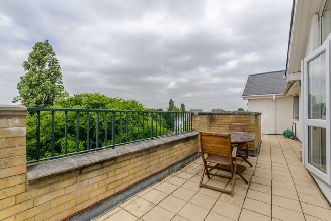 Broomhouse Dock, Fulham, London, SW6 2 bed flat for sale