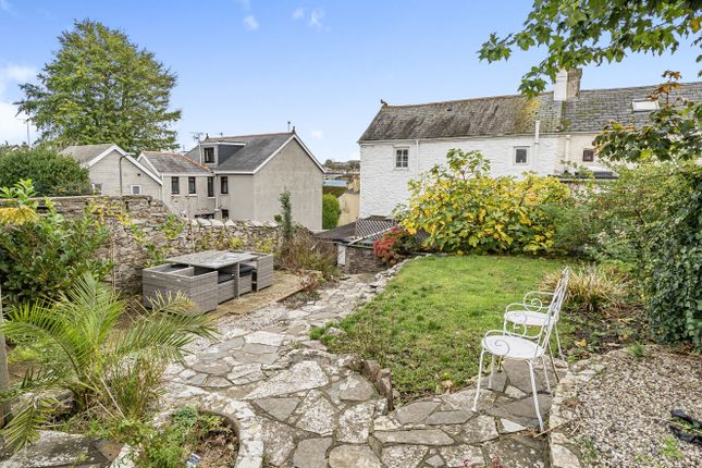 5 bedroom end of terrace house for sale