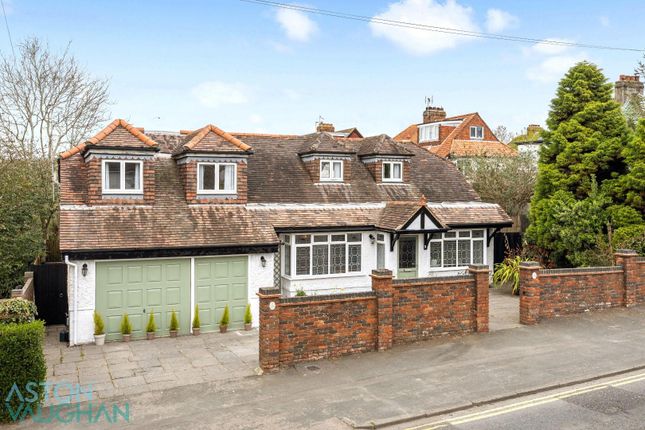 5 bed detached house