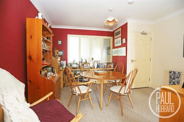 Victoria Court, Kirkley Cliff Road... 2 bed flat for sale