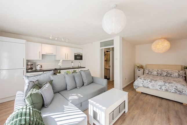 Studio flat for sale