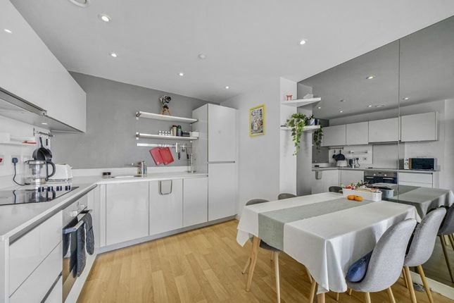 Residence Tower, Woodberry Grove, N4 2 bed apartment for sale