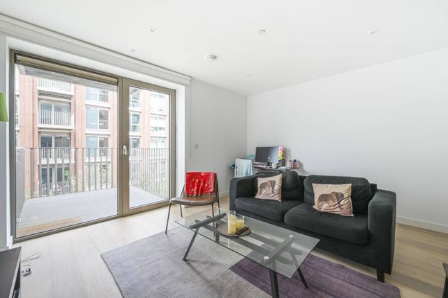 Pendant Court, Silvertown, London, E16 1 bed flat for sale