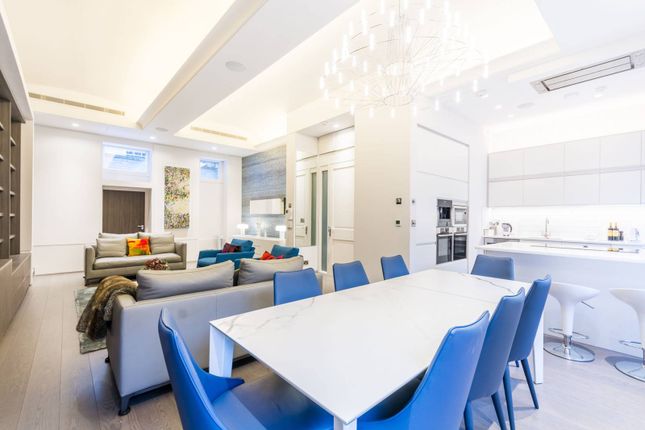 Whitehall, St James's, London, SW1A 2 bed flat for sale