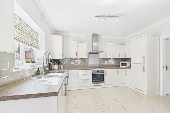 Llys Yr Onnen, Bridgend CF35 4 bed detached house for sale