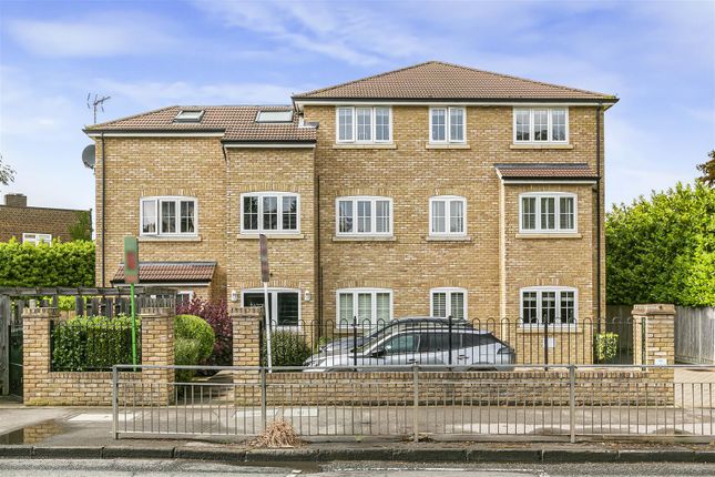 Chertsey Road, Ashford TW15 2 bed house for sale