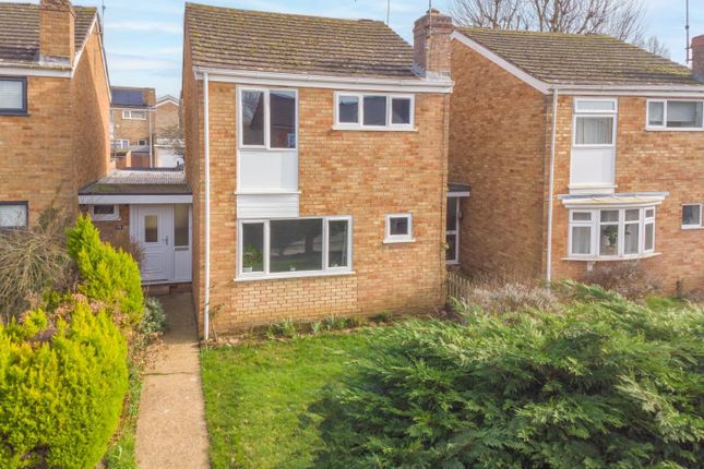 3 bed link detached house