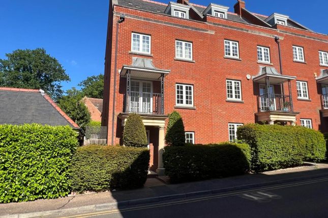 4 bedroom end of terrace house for sale
